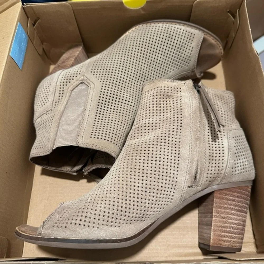 TOMS Majorca Peep Toe Bootie (Stucco Suede Perforated) block heel - Picture 1 of 16
